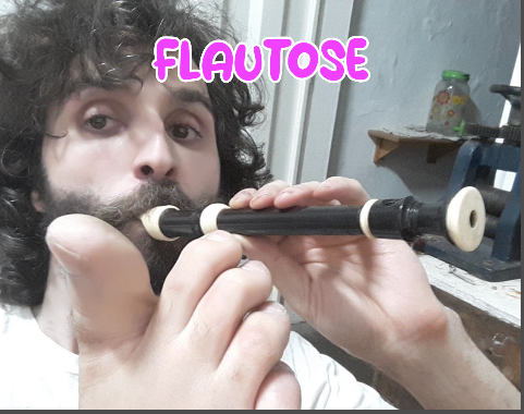 Flautose Games - Streamer que joga com os pés enquanto toca música ao mesmo tempo